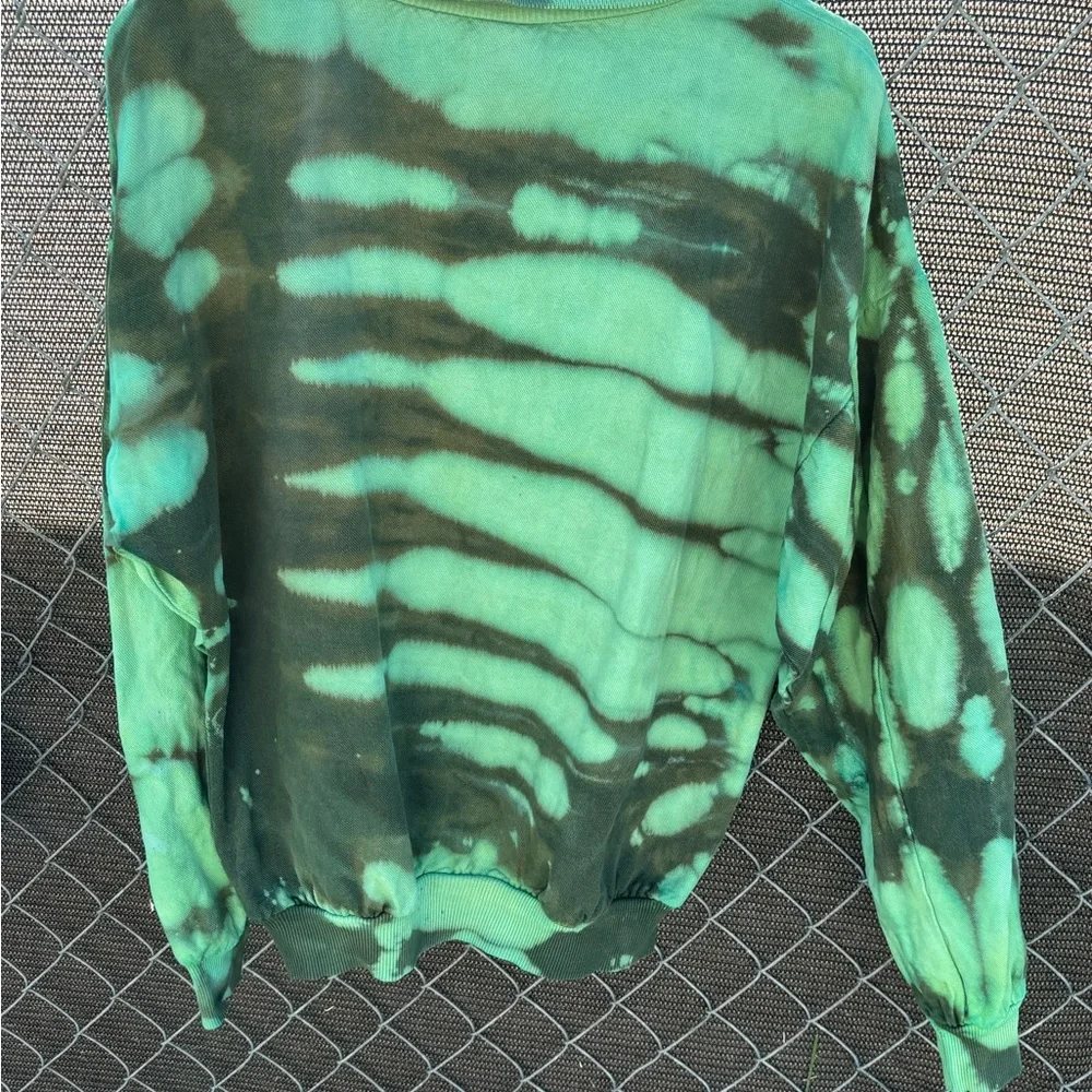Bleach Dyed Green and Brown 90’s Collared Sweater, Women’s Size 0 or Men’s Small - Picture 2 of 7